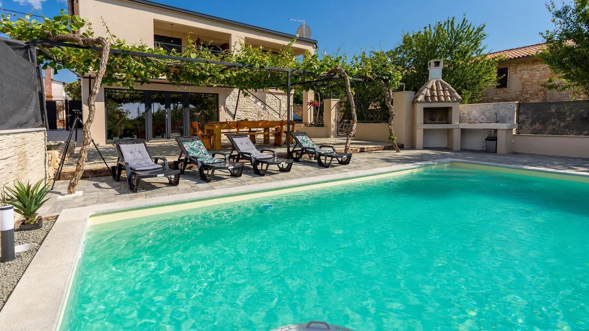 Žminj Schoenes Ferienhaus In Modrusani Mit Grossem Garten