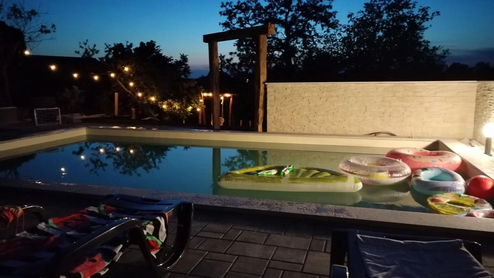 Schoenes Ferienhaus In Modrusani Mit Grossem Garten Žminj Casa de Férias