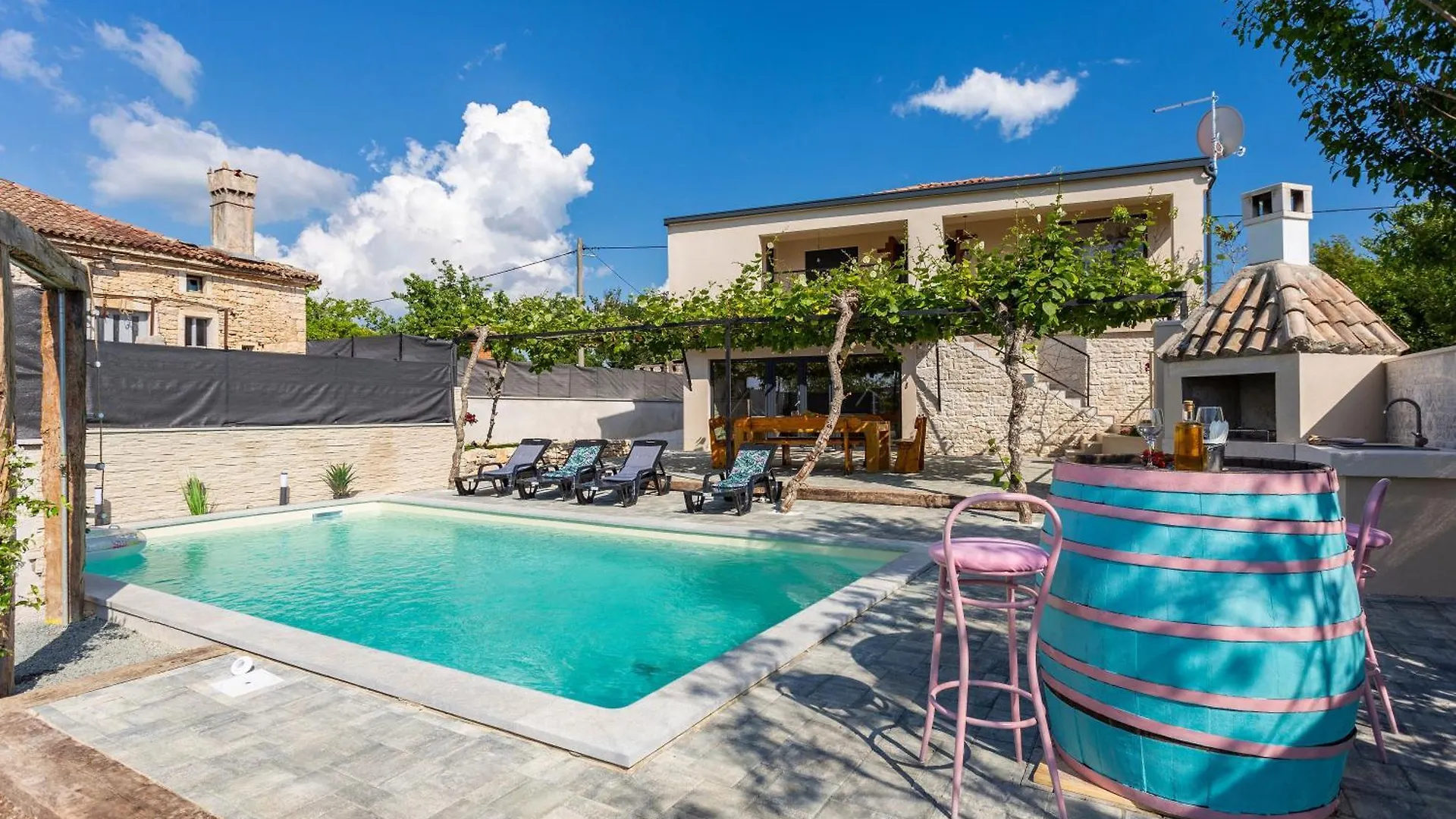 Žminj Schoenes Ferienhaus In Modrusani Mit Grossem Garten